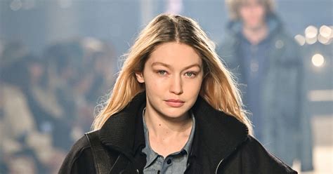 Gigi Hadid Went Alien Blonde For Burberry’s Fall Runway Show